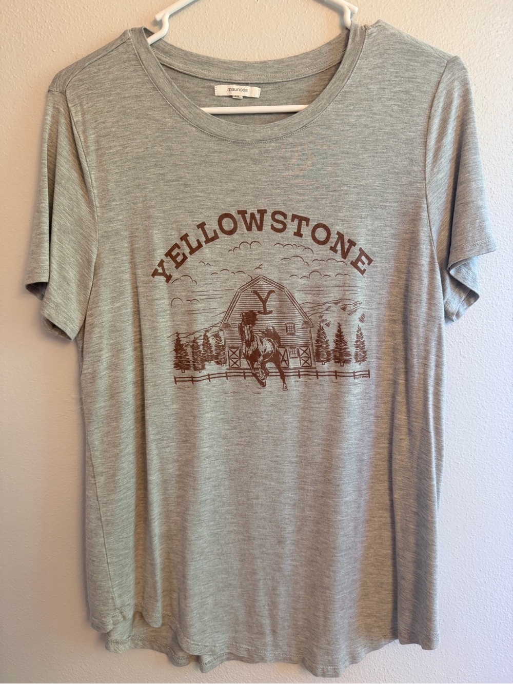 Maurices Gray Short Sleeve Yellowstone Graphic Tee